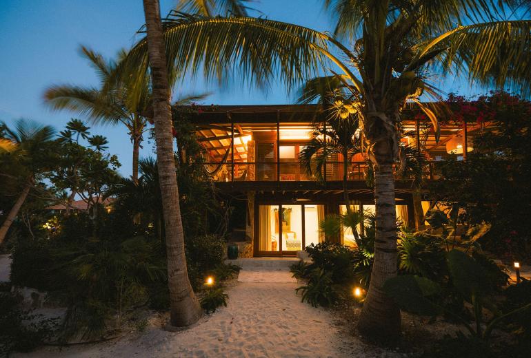 Tci008 – Villa en bord de mer avec piscine à Grace Bay