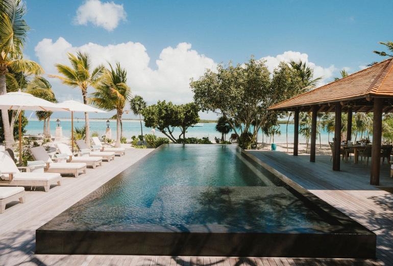 Tci008 – Villa en bord de mer avec piscine à Grace Bay