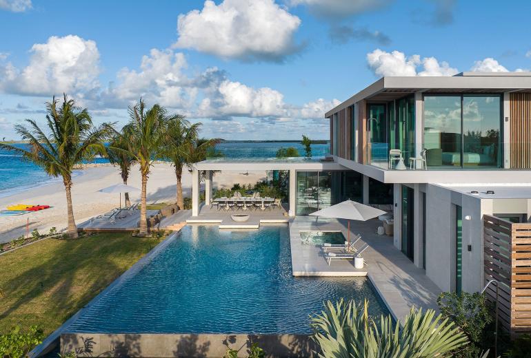Tci009 – Villa de lujo frente al mar en Emerald Point