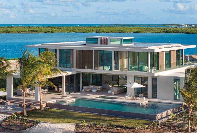 Tci009 – Villa de lujo frente al mar en Emerald Point