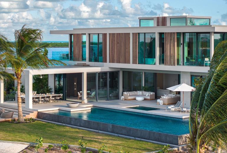 Tci009 – Villa de lujo frente al mar en Emerald Point