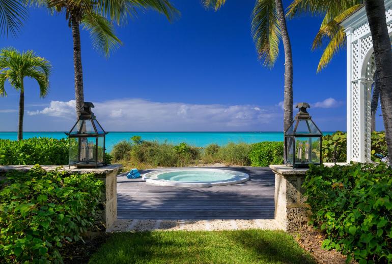 Tci010 – Élégant refuge en bord de mer à Grace Bay