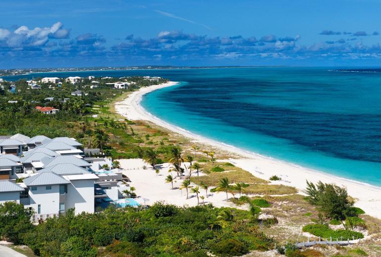 Tci016 – Modern oceanfront villa in Grace Bay