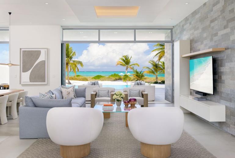Tci016 – Modern oceanfront villa in Grace Bay