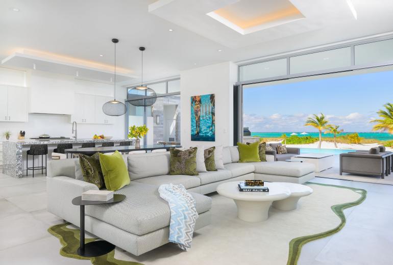 Tci018 – Luxury beachfront villa in Grace Bay