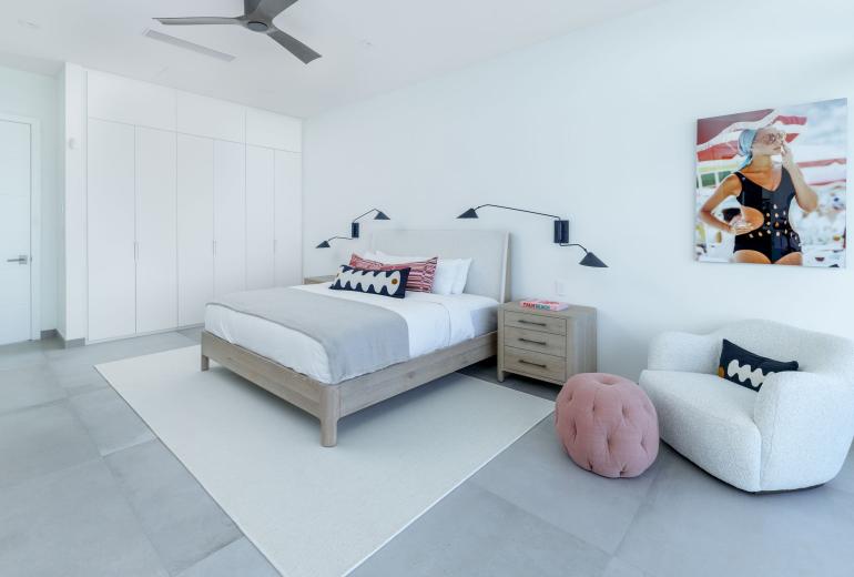 Tci018 – Luxury beachfront villa in Grace Bay