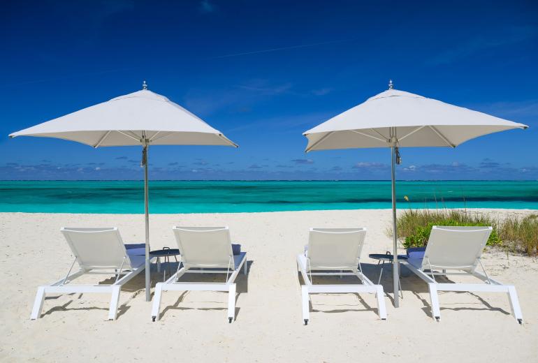 Tci018 – Luxury beachfront villa in Grace Bay