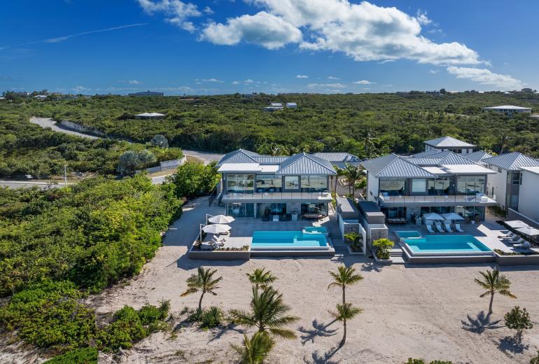 Tci018 – Luxury beachfront villa in Grace Bay