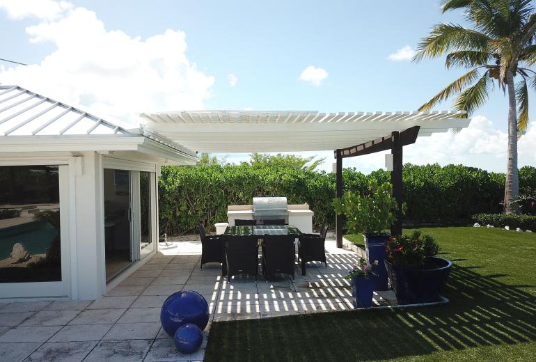 Tci020 – Beachside villa with pool in Grace Bay