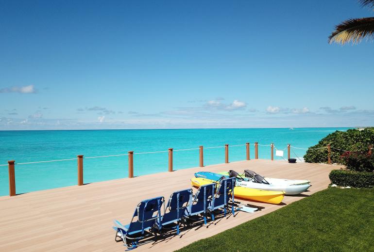 Tci020 – Beachside villa with pool in Grace Bay