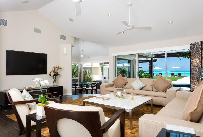 Tci020 – Beachside villa with pool in Grace Bay