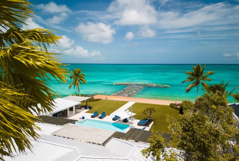 Tci020 – Beachside villa with pool in Grace Bay