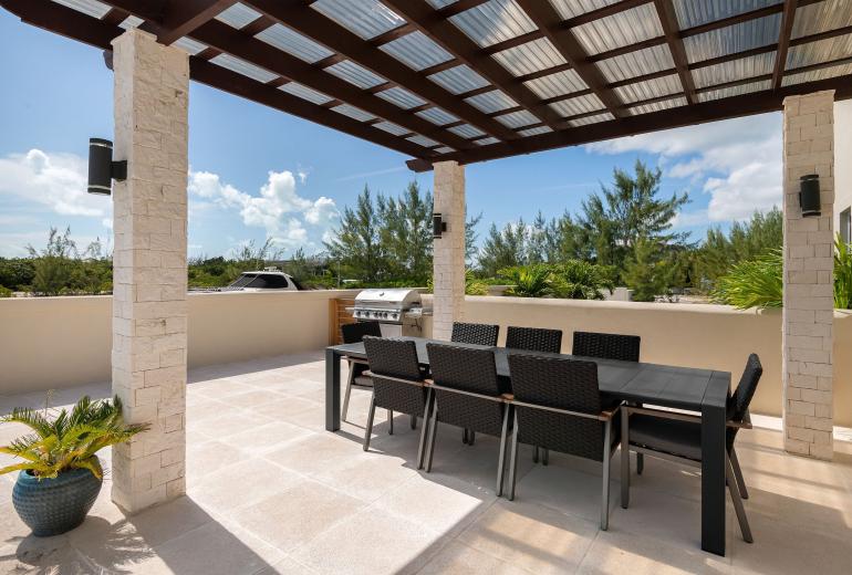 Tci021 – Waterfront villa near Leeward Marina
