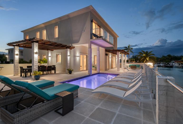Tci021 – Villa en bord de l’eau près de Leeward Marina