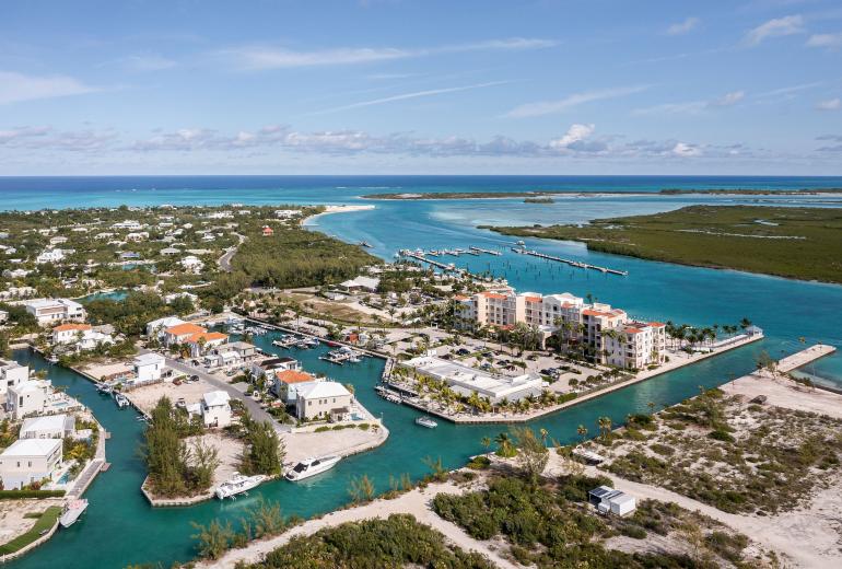 Tci021 – Waterfront villa near Leeward Marina
