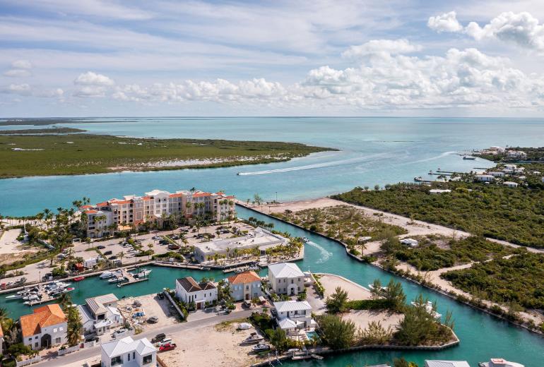 Tci021 – Waterfront villa near Leeward Marina