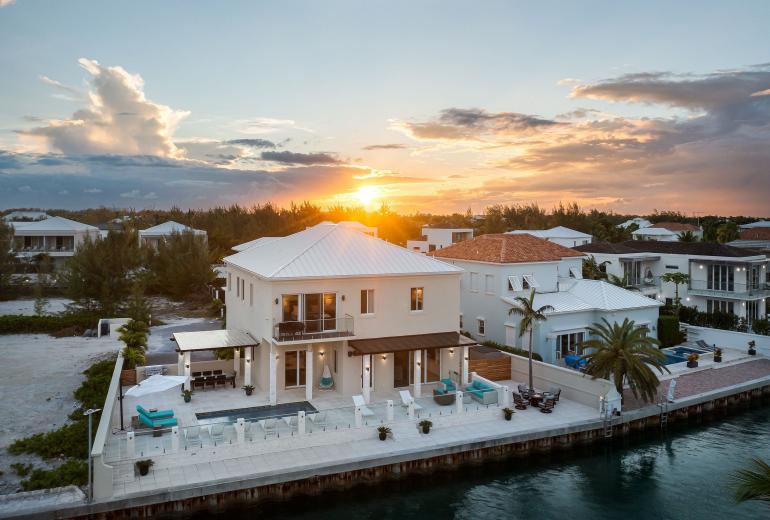 Tci021 – Waterfront villa near Leeward Marina