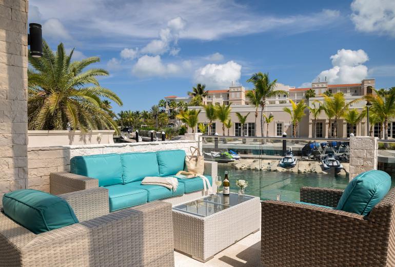 Tci021 – Waterfront villa near Leeward Marina