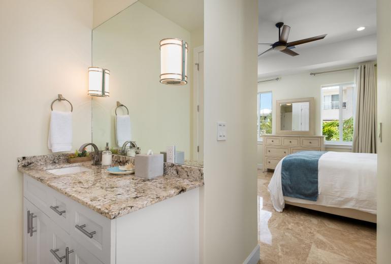 Tci021 – Waterfront villa near Leeward Marina