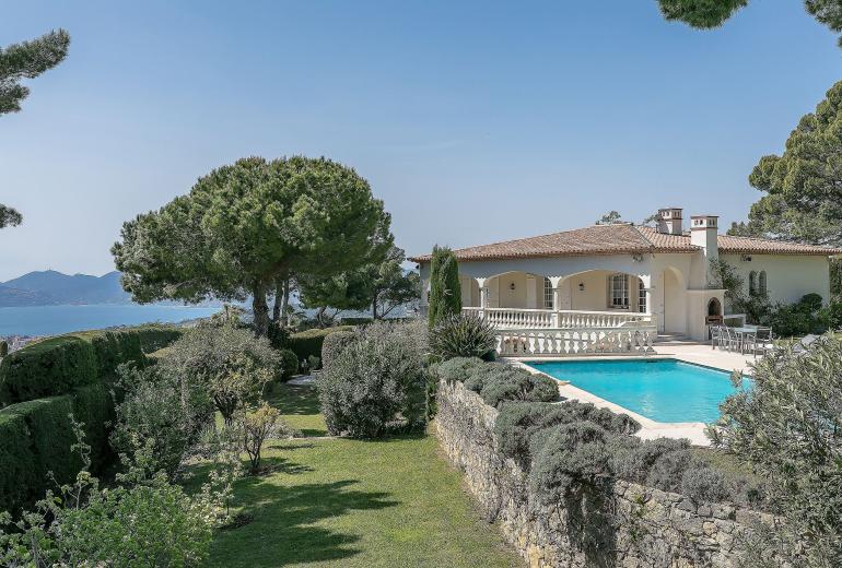 Azu076 - Villa Provençal com Vista para o Mar