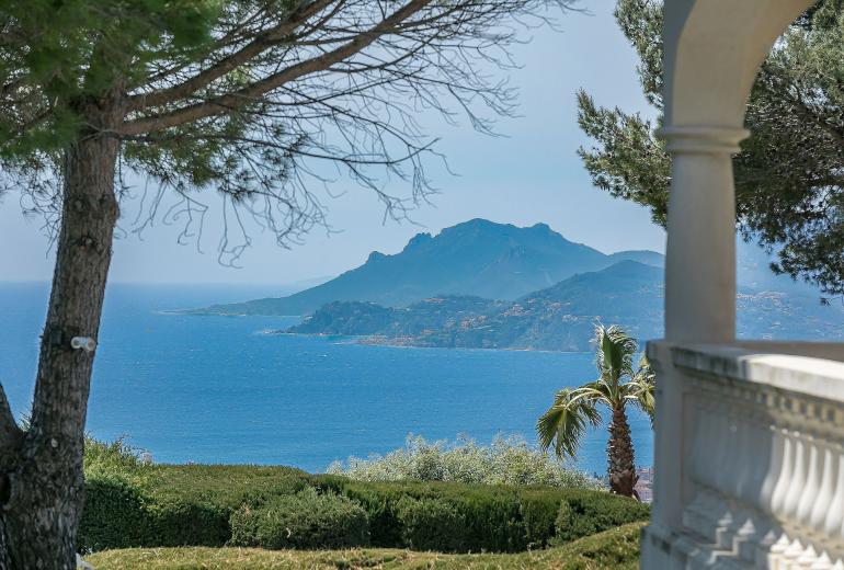 Azu076 - Villa Provençal com Vista para o Mar
