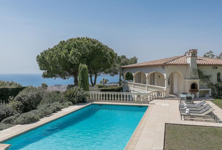 Azu076 - Villa Provençal com Vista para o Mar