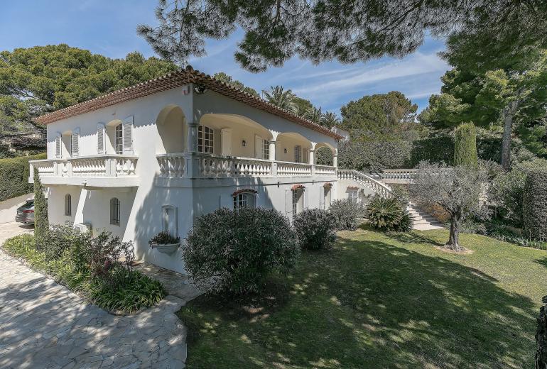 Azu076 - Villa Provençal com Vista para o Mar