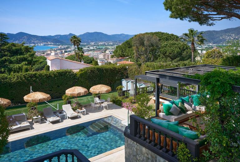 Azu073 - Elegant Stone Villa with Sea View