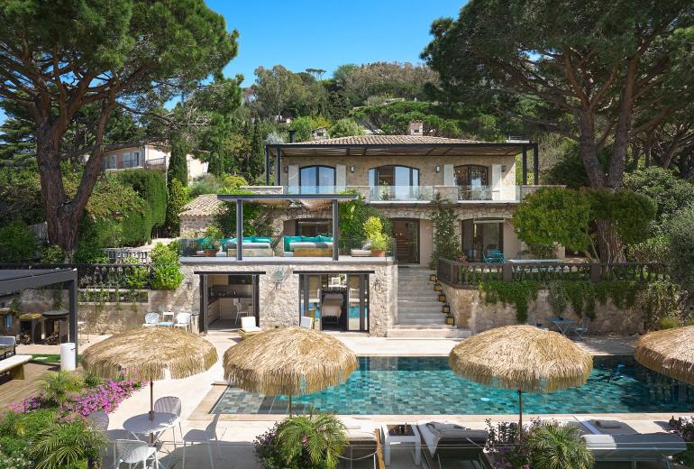Azu073 - Elegant Stone Villa with Sea View