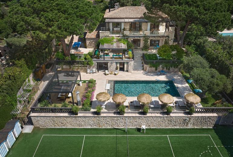 Azu073 - Elegant Stone Villa with Sea View