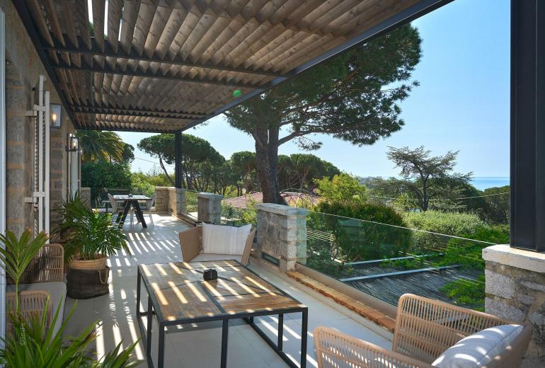 Azu073 - Elegant Stone Villa with Sea View