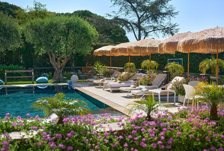 Azu073 - Elegant Stone Villa with Sea View