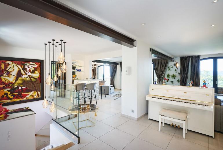 Azu073 - Elegant Stone Villa with Sea View
