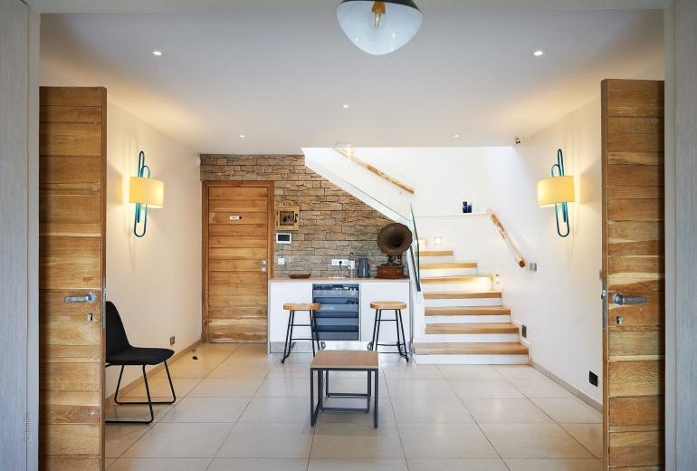 Azu073 - Elegant Stone Villa with Sea View