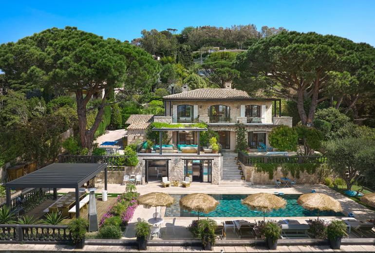 Azu073 - Elegant Stone Villa with Sea View