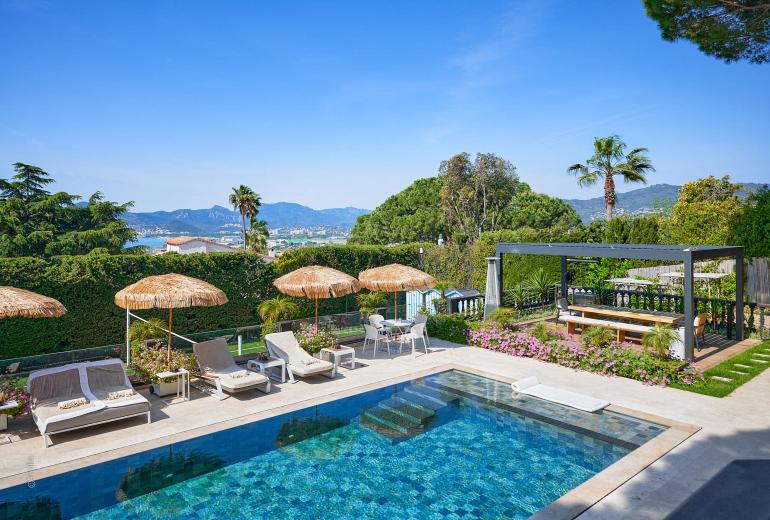 Azu073 - Elegant Stone Villa with Sea View