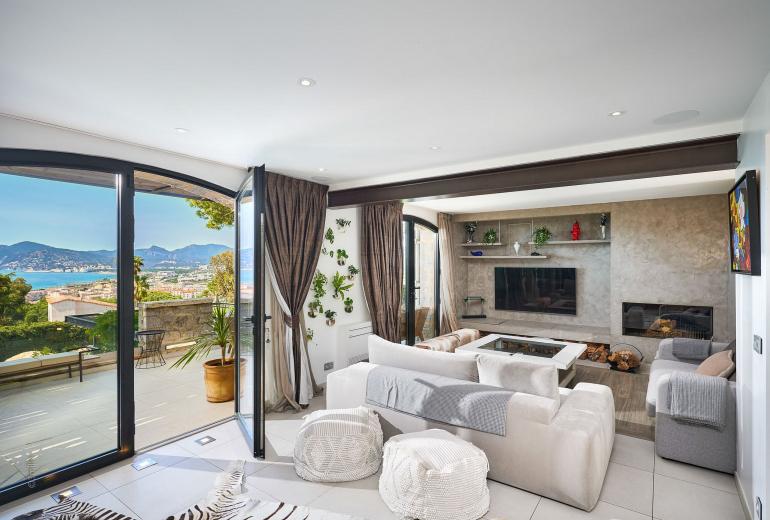 Azu073 - Elegant Stone Villa with Sea View