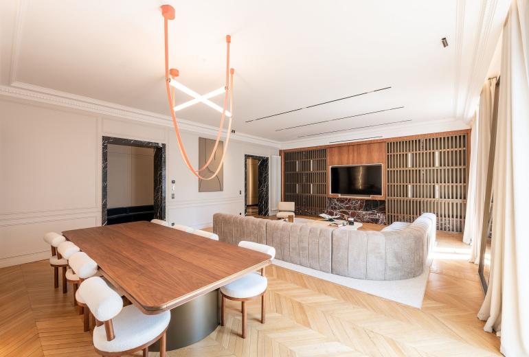 Par040 - Appartement Haussmannien à louer à Paris