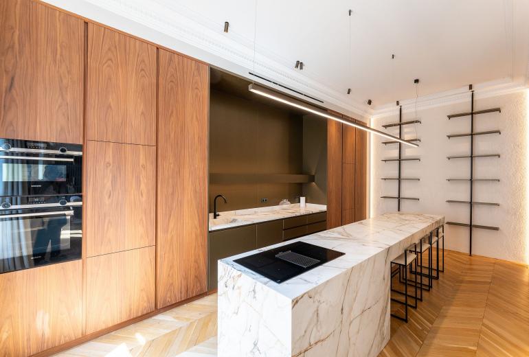 Par040 - Appartement Haussmannien à louer à Paris