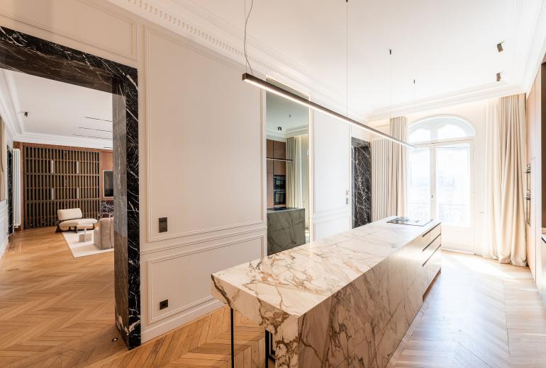 Par040 - Appartement Haussmannien à louer à Paris