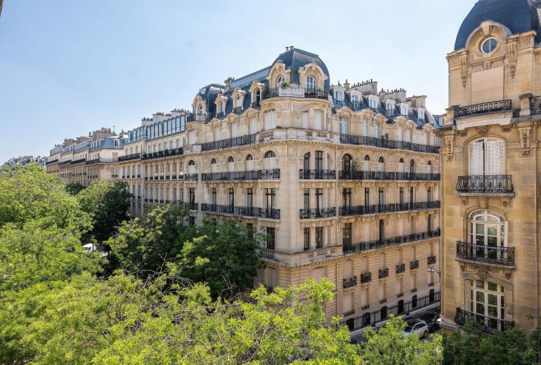 Par040 - Appartement Haussmannien à louer à Paris