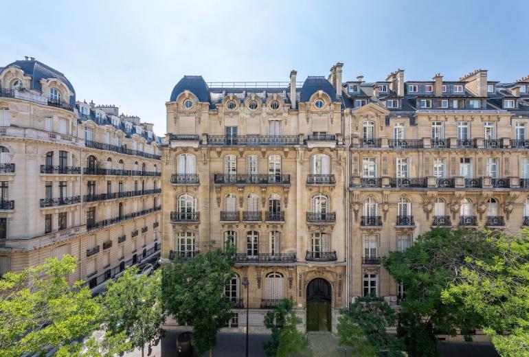 Par040 - Appartement Haussmannien à louer à Paris