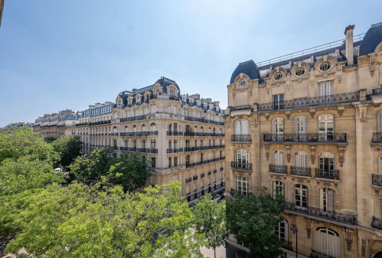 Par040 - Appartement Haussmannien à louer à Paris