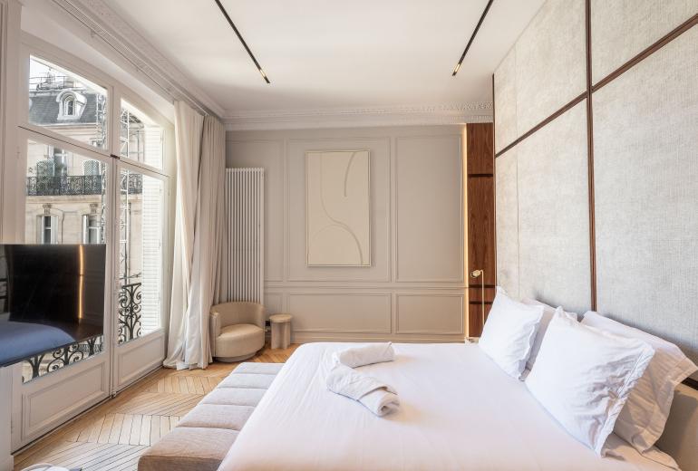 Par040 - Appartement Haussmannien à louer à Paris