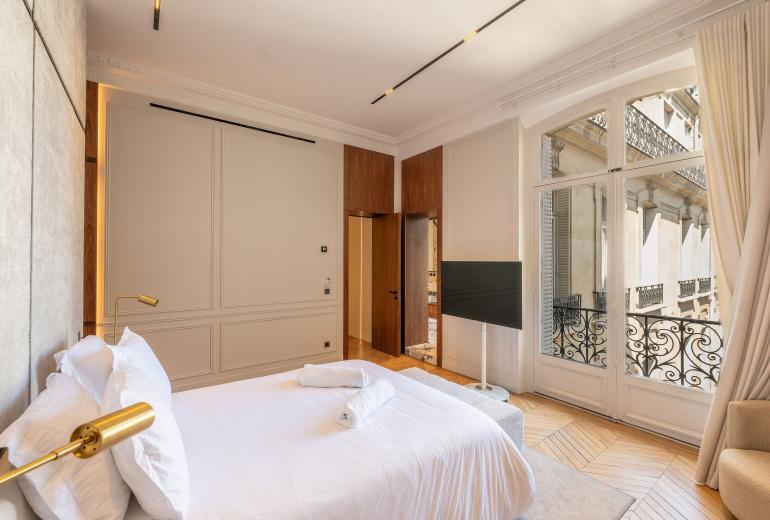 Par040 - Appartement Haussmannien à louer à Paris