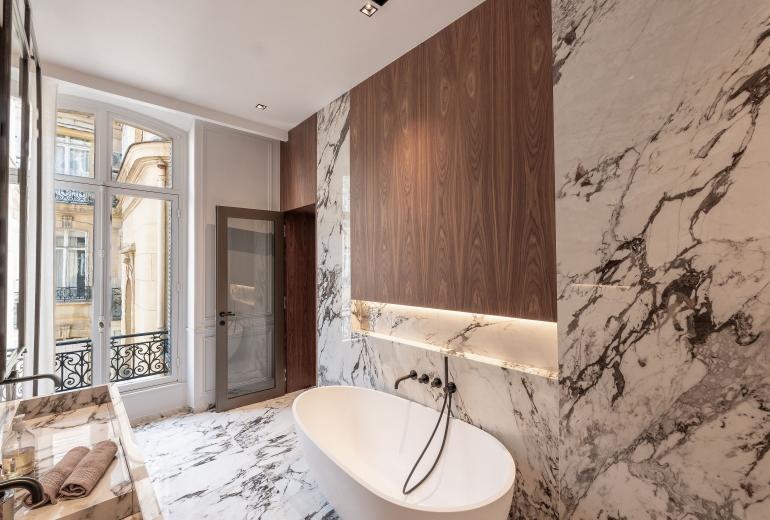 Par040 - Appartement Haussmannien à louer à Paris