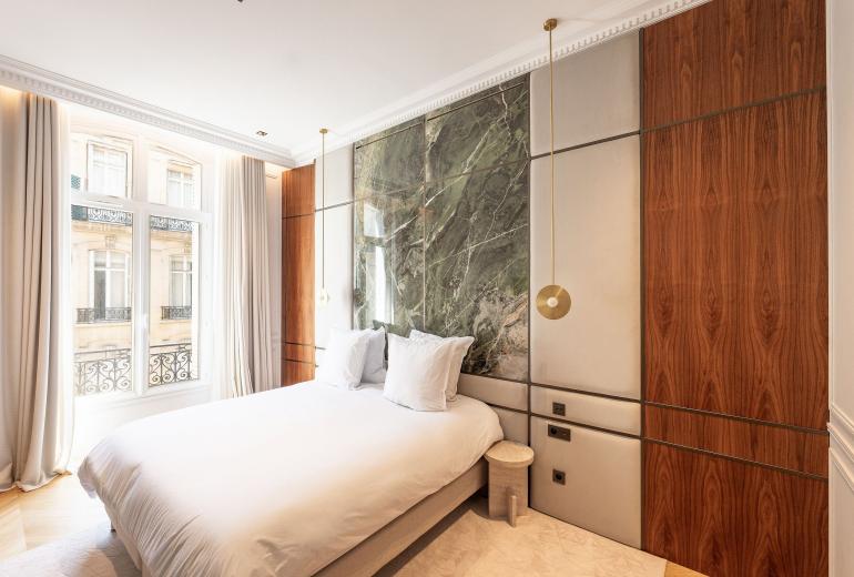 Par040 - Appartement Haussmannien à louer à Paris