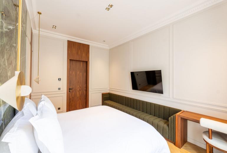 Par040 - Appartement Haussmannien à louer à Paris
