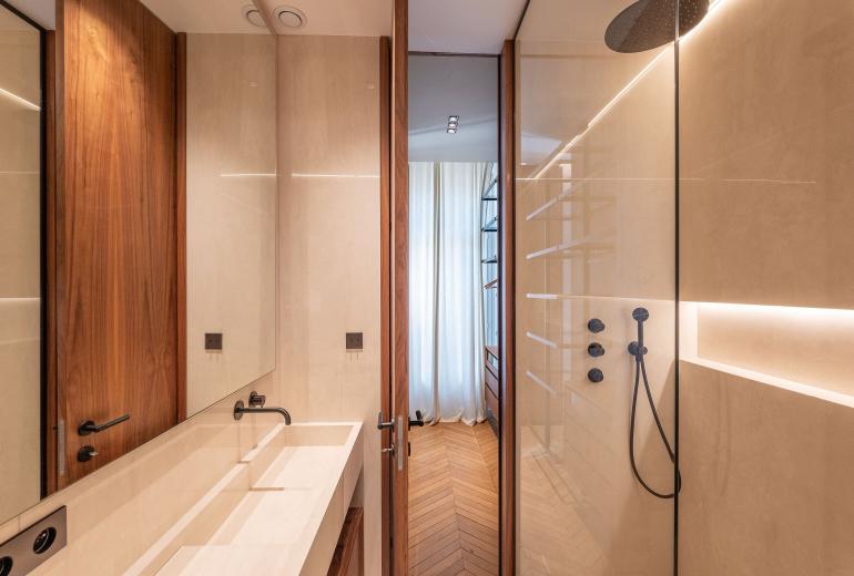 Par040 - Appartement Haussmannien à louer à Paris