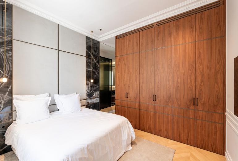 Par040 - Appartement Haussmannien à louer à Paris